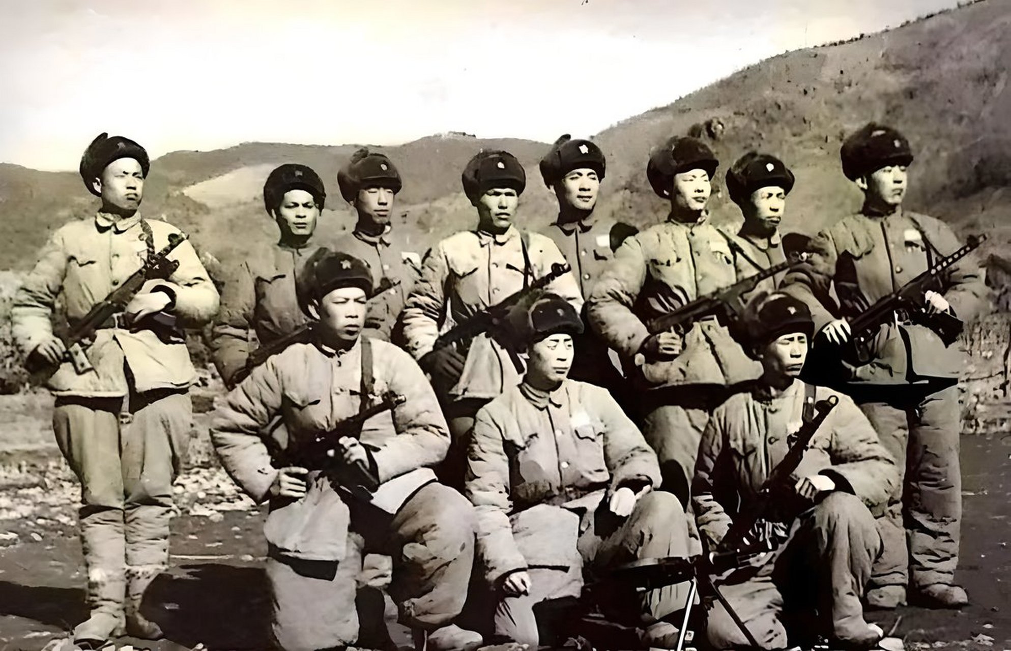 1951年,在抗美援朝戰爭中,中國人民解放軍在抗日戰爭中的戰術地位日益