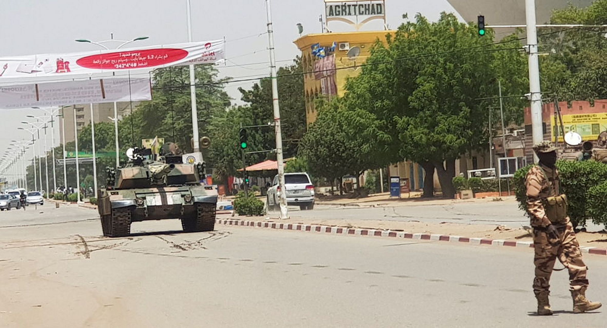 中国驻乍得大使馆:乍得全境实施宵禁,陆空口岸临时关闭.