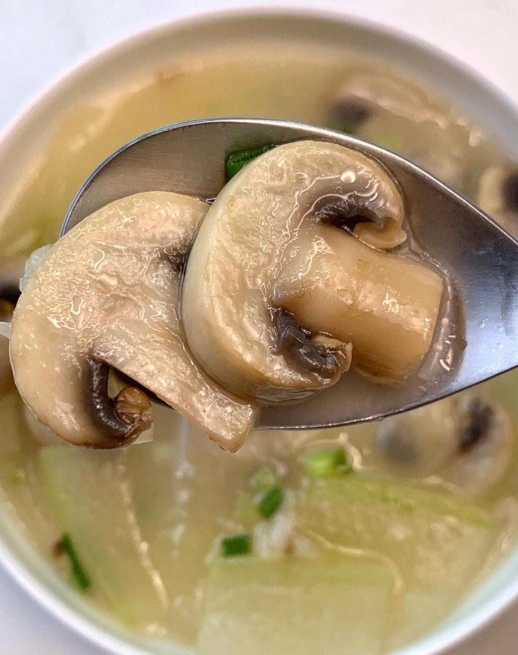 夏天真的离不开这碗冬瓜口蘑汤! 低卡低脂!鲜甜可口!好喝到我舔碗底!