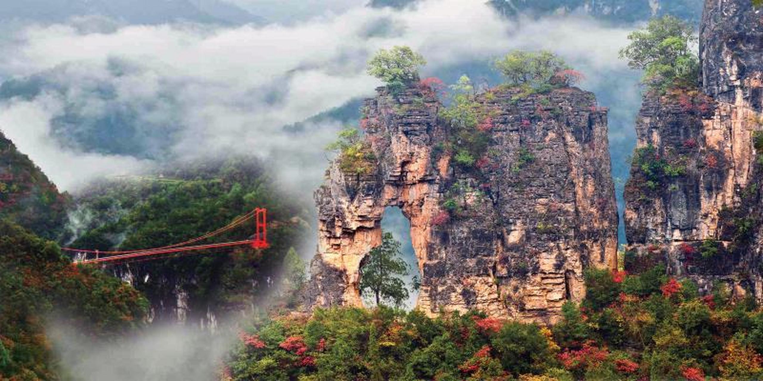 襄阳九路寨人行索桥长为220米,桥面距离谷底的高差为230米,人行宽度仅