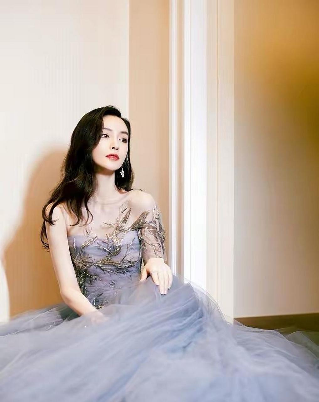 杨颖angelababy参加好莱客品牌活动并拍摄一组写真.