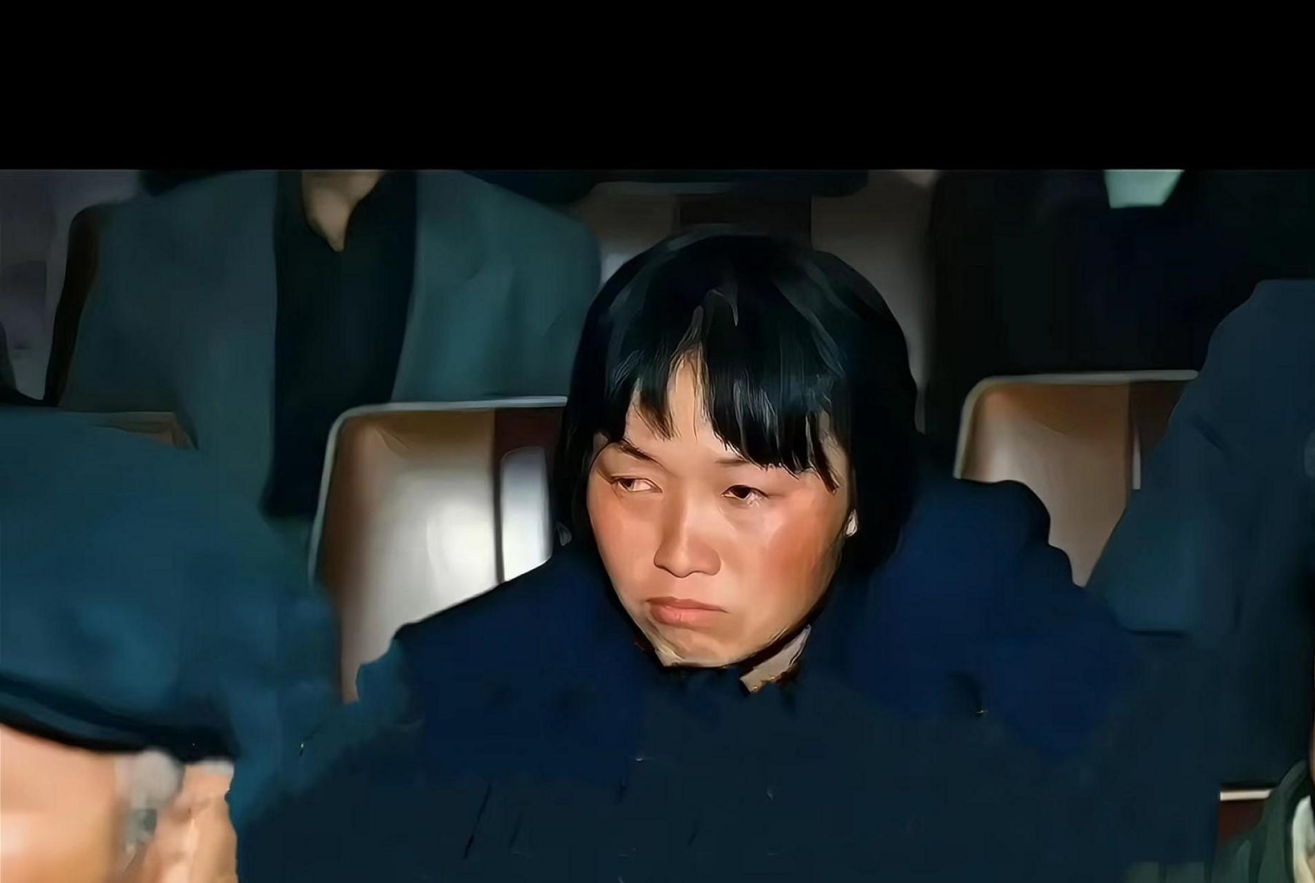 法子英公开审判大会时,"小木匠"妻子朱大红的表情令人心酸.