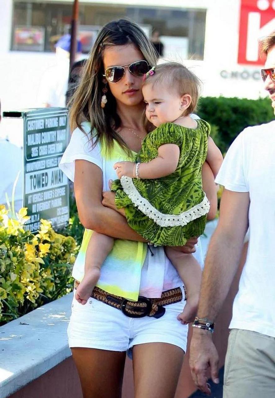 维密天使亚历桑德拉·安布罗休写真