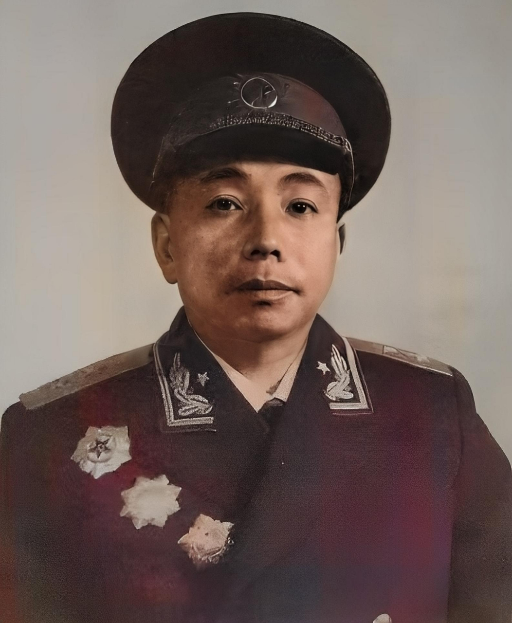 1952年,创建少将王智涛被指控与挪用公款.陈毅:让我先和他谈谈.