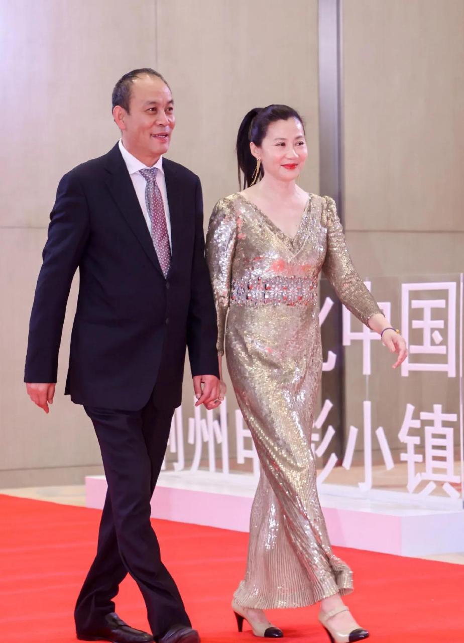 张光北老婆陈炜身高图片