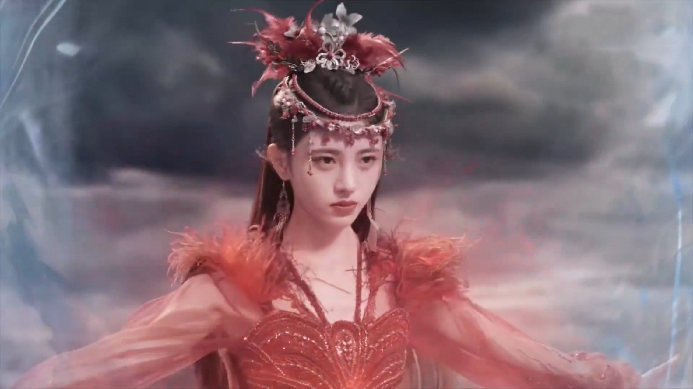 不仅目睹父亲被杀,还被误会为妖怪关进牢房.