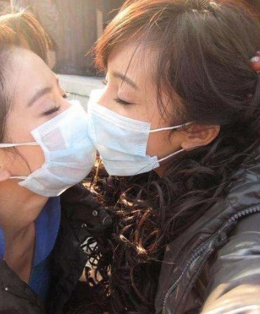 杨幂刘诗诗仙剑三亲吻旧照,那时候的感情真好呀.