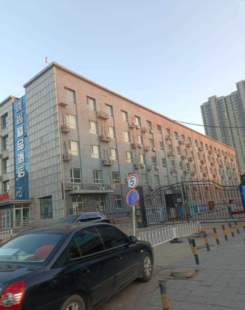 白佛客运站,关门了吗?[发怒] 看着进站口,出站口都关了!