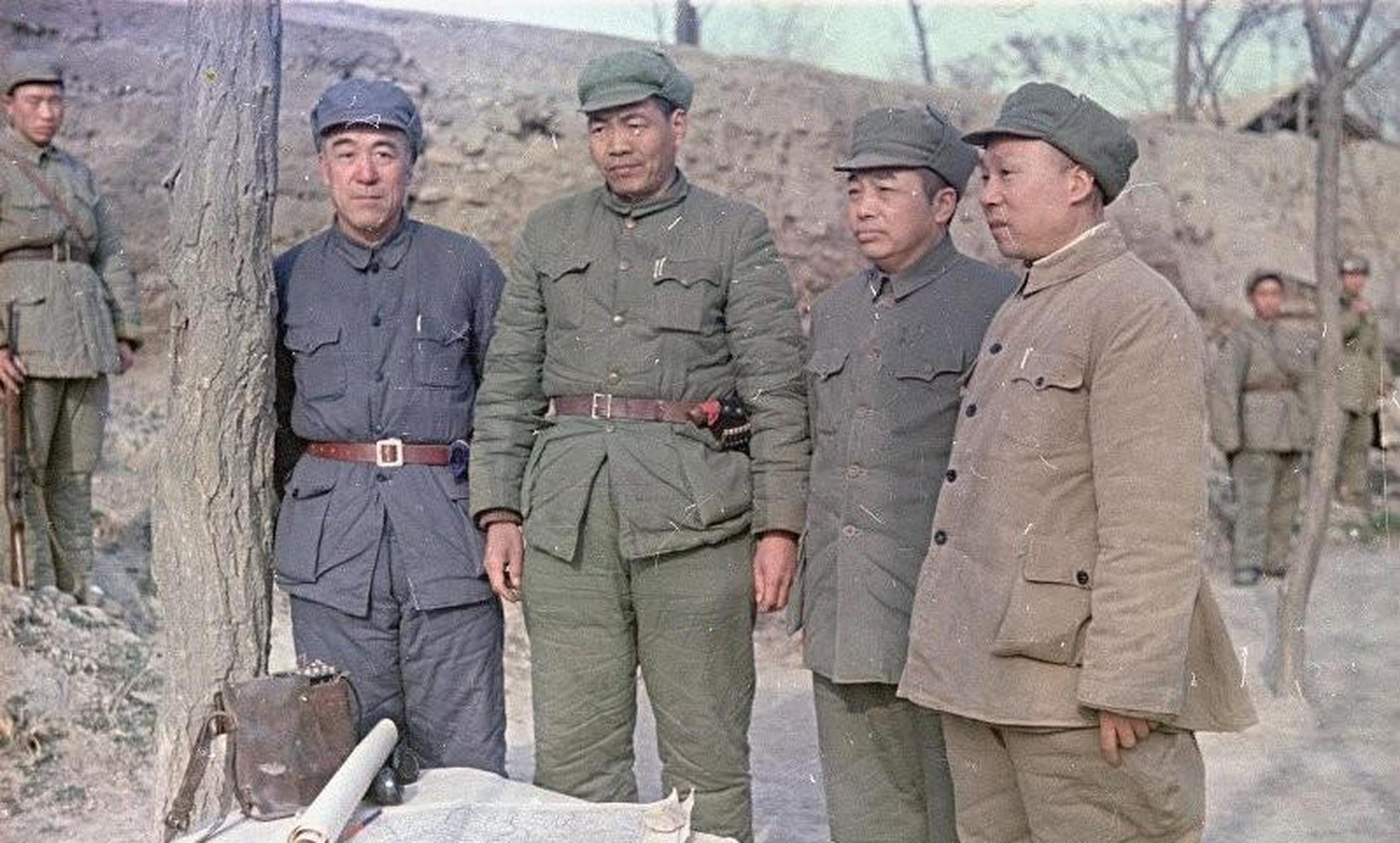领动计划# 1949年解放大西北的时候,彭总和自己的3个手下合影的珍贵