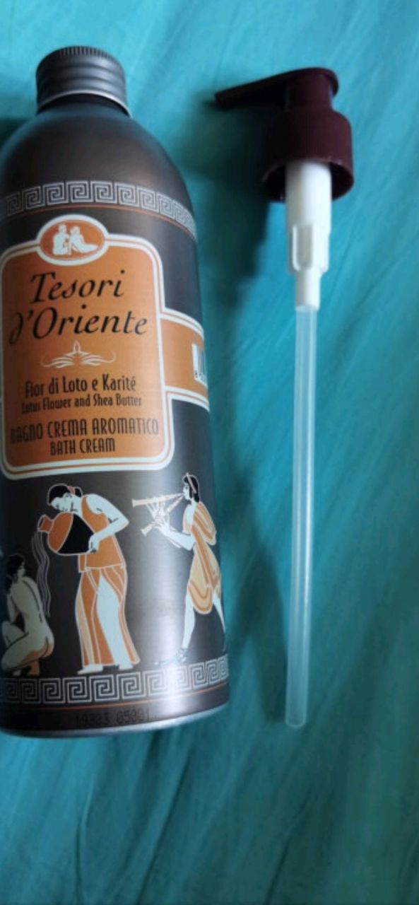 精心选购的水莲花味的沐浴露已经收到了[色] 这款沐浴露已经是我多次