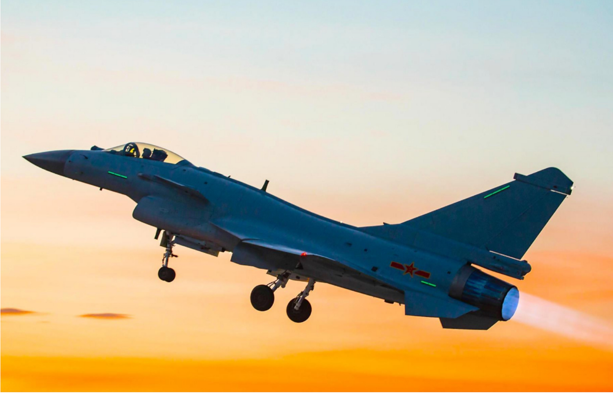 歼14"雪鸮"战机性能如何?号称是沈飞的得意之作,但为何却在国产五代机