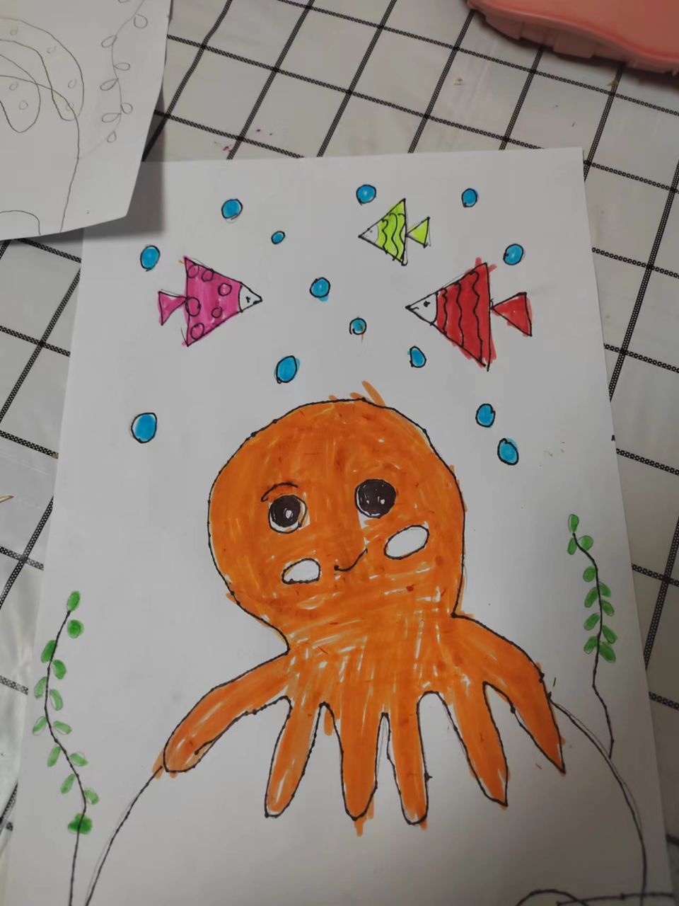 儿子幼儿园画的章鱼,画的还挺不错,要不要培养一下!
