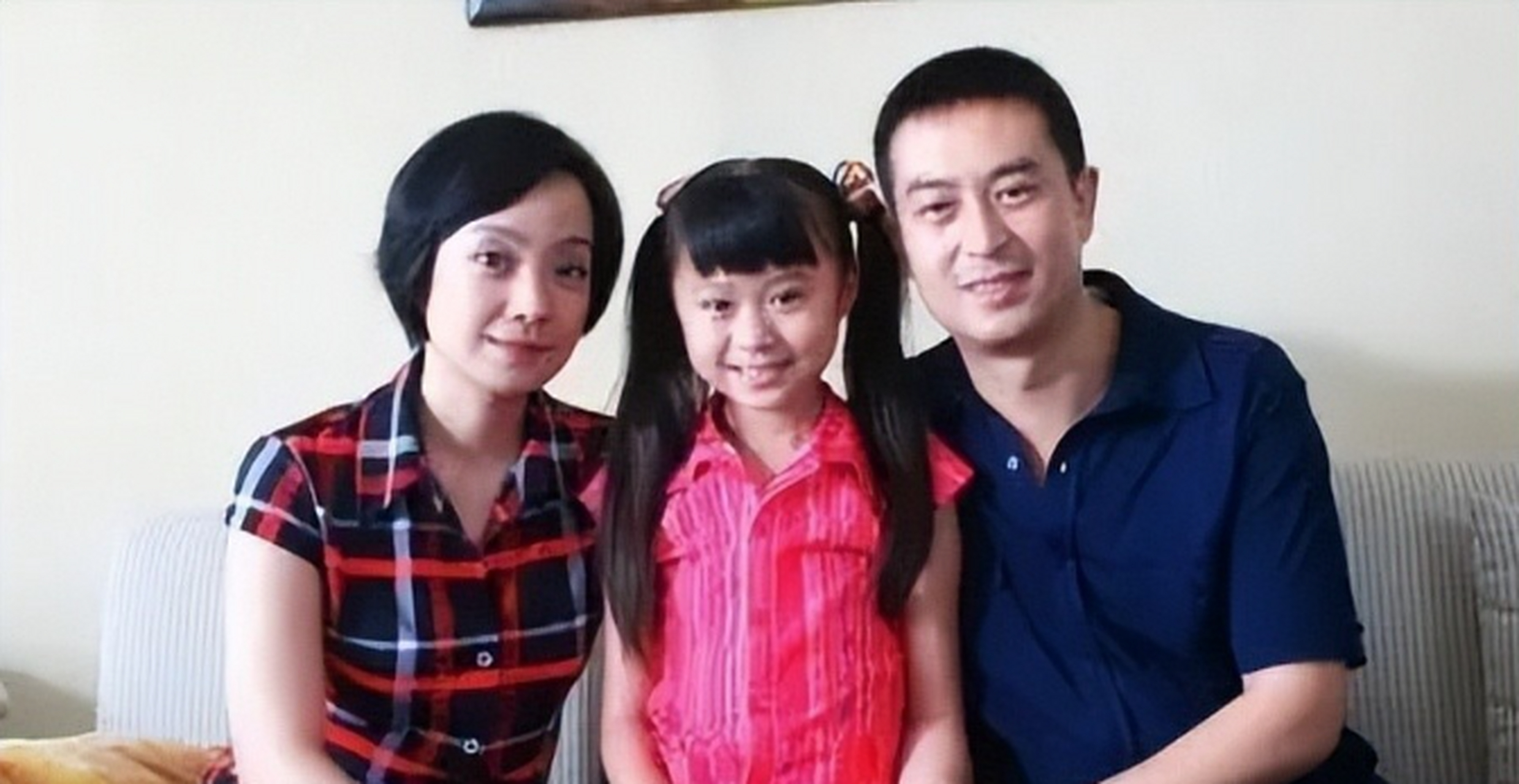 一次拍摄,张嘉译兴奋地对宋佳说:"咱俩又合作了.