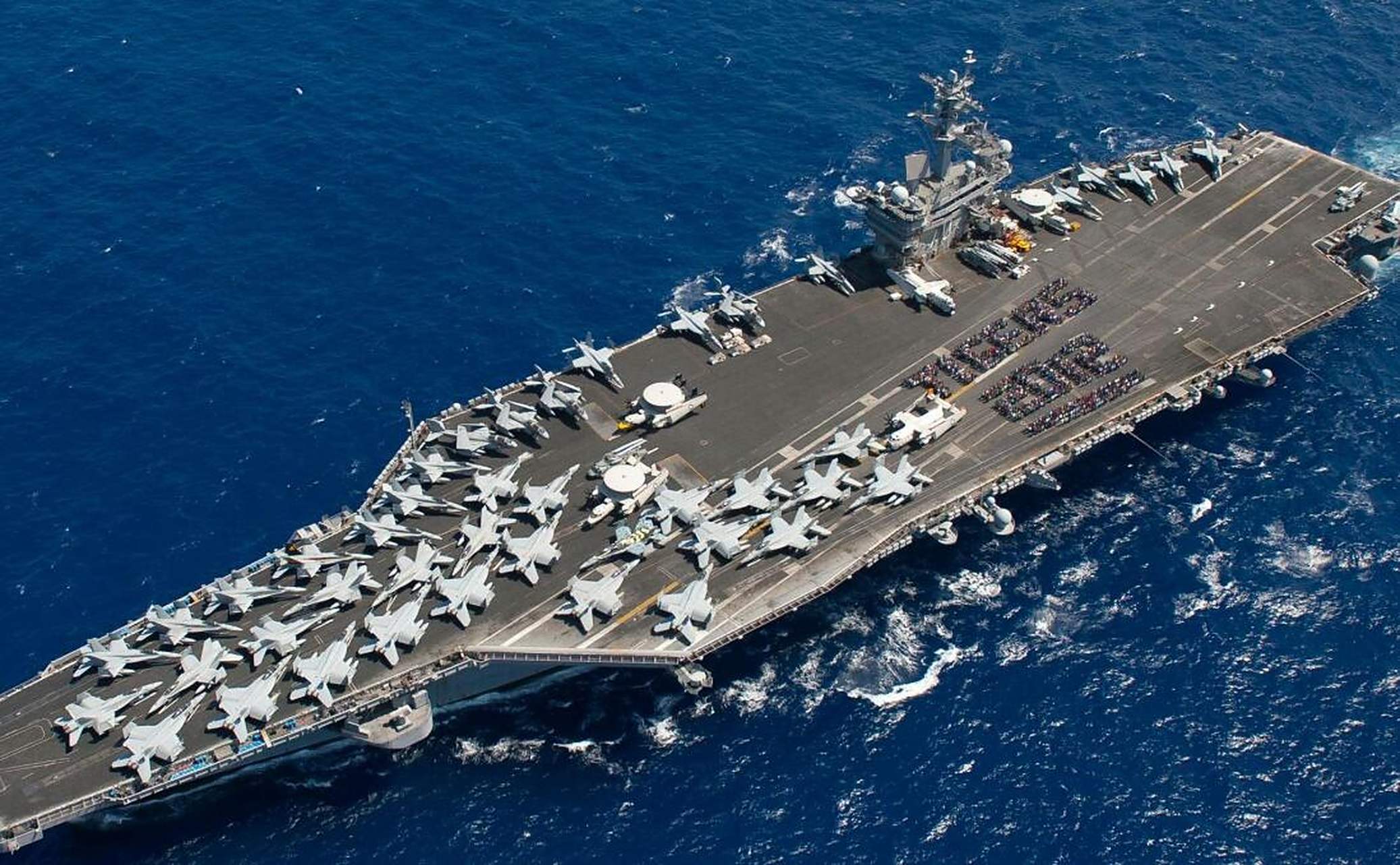 中国航母"山东舰"与美国航母"福特号"巅峰对决谁更强?
