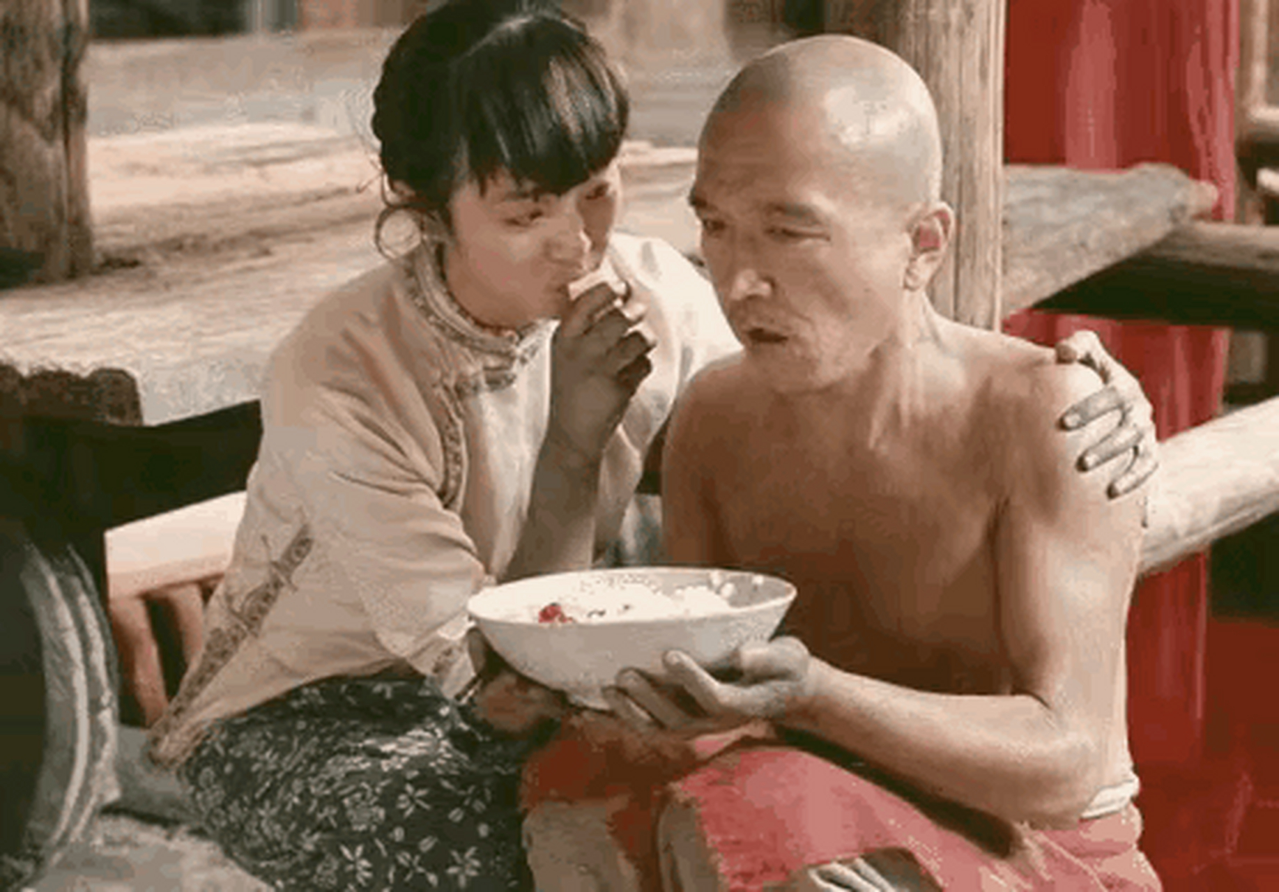 李保田和巩俐,在拍戏间隙练习,张艺谋非常支持