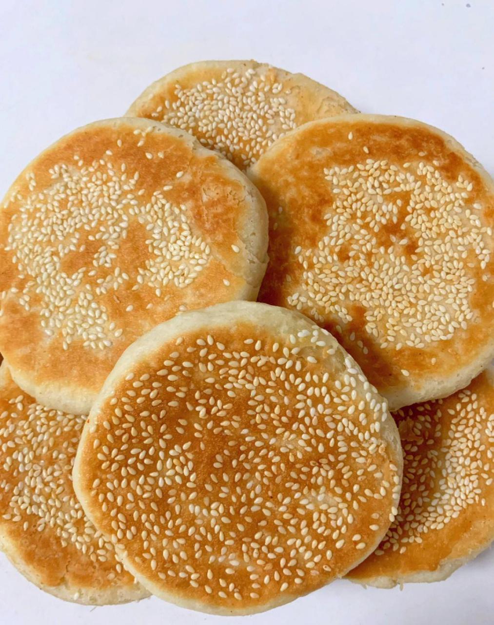 层层酥软,好吃的不像话油酥烧饼 今天做了比较简单基础的原味油酥烧饼