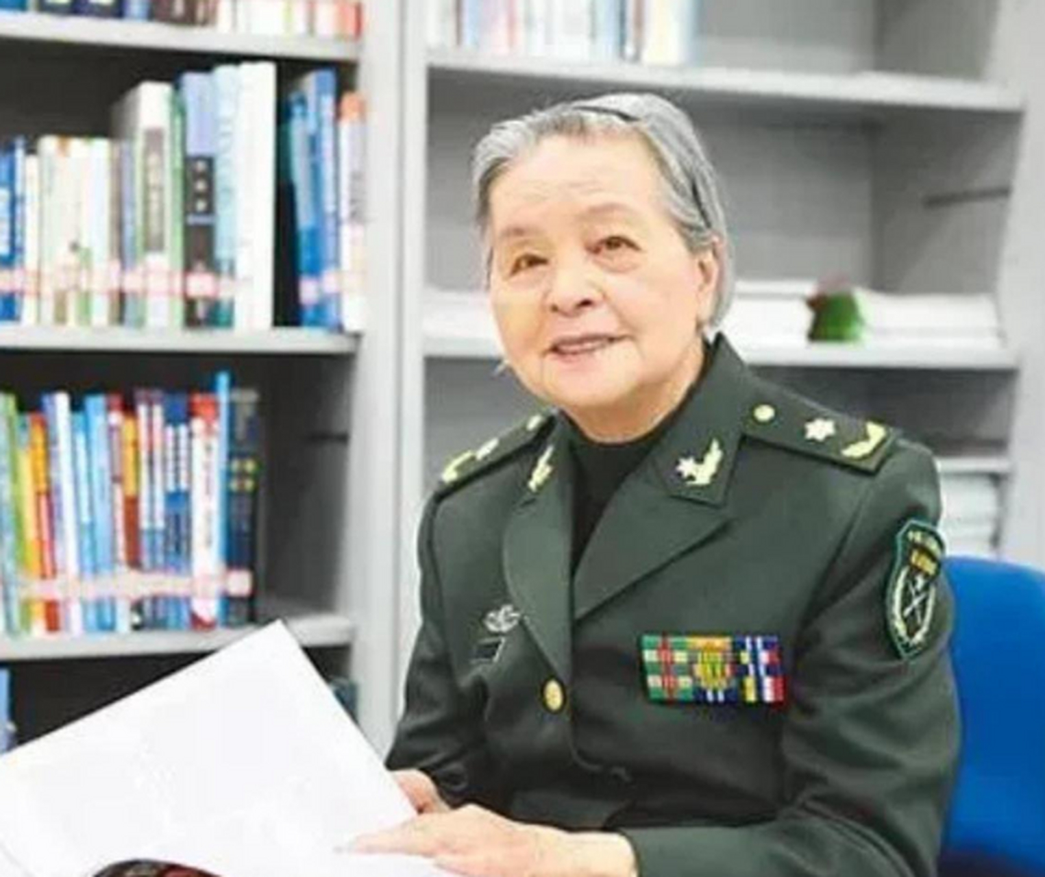 陈菊梅,是我国著名的传染病专家,她的一生可谓是鞠躬尽瘁死而后已.