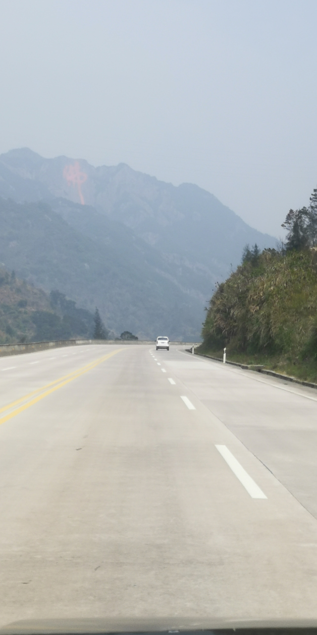 福建罗源发现巨大"佛"字】今天,我从福州自驾出发,前往罗源县的牛澳村