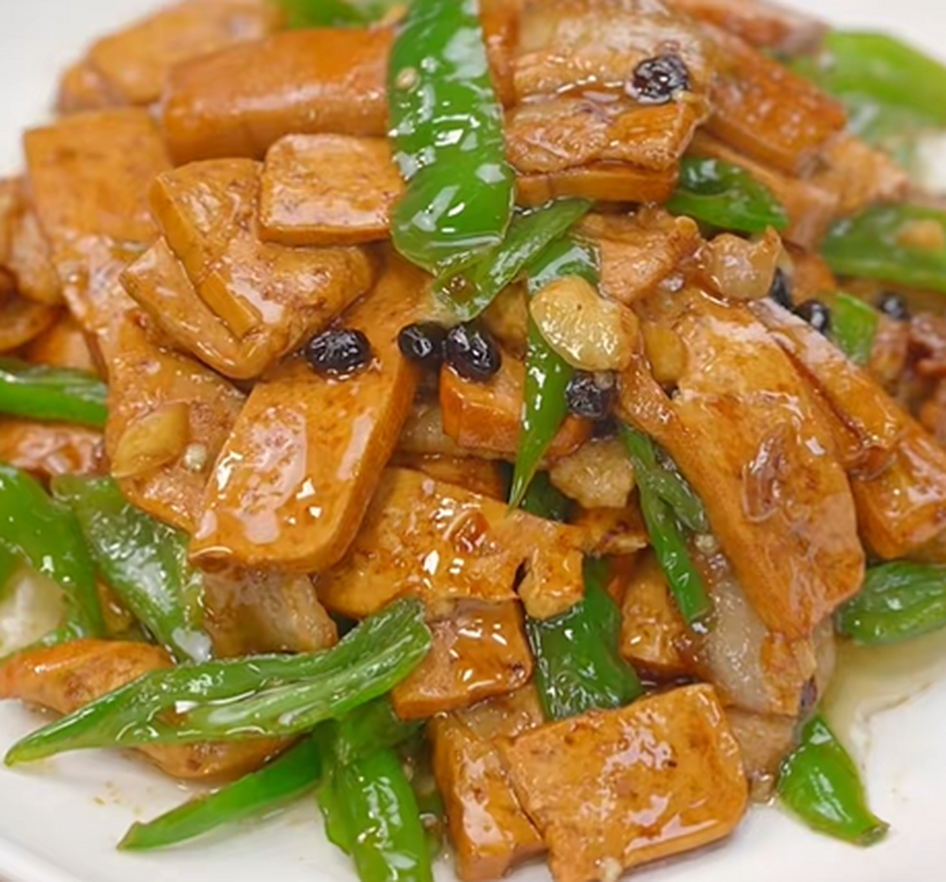 香干炒肉很多人都会炒,但要炒出这种滑嫩又下饭的香干炒肉,记好这两点