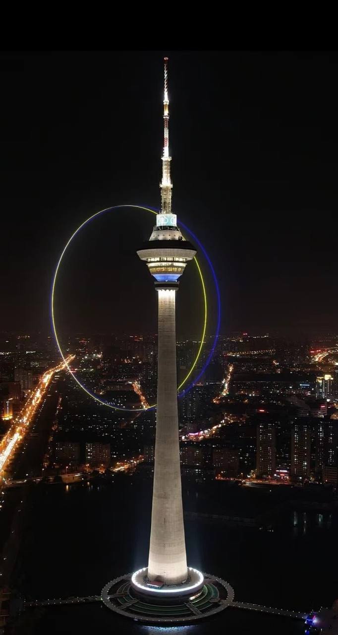 春节期间,天津天空塔的灯光秀真的是太令人震撼了!