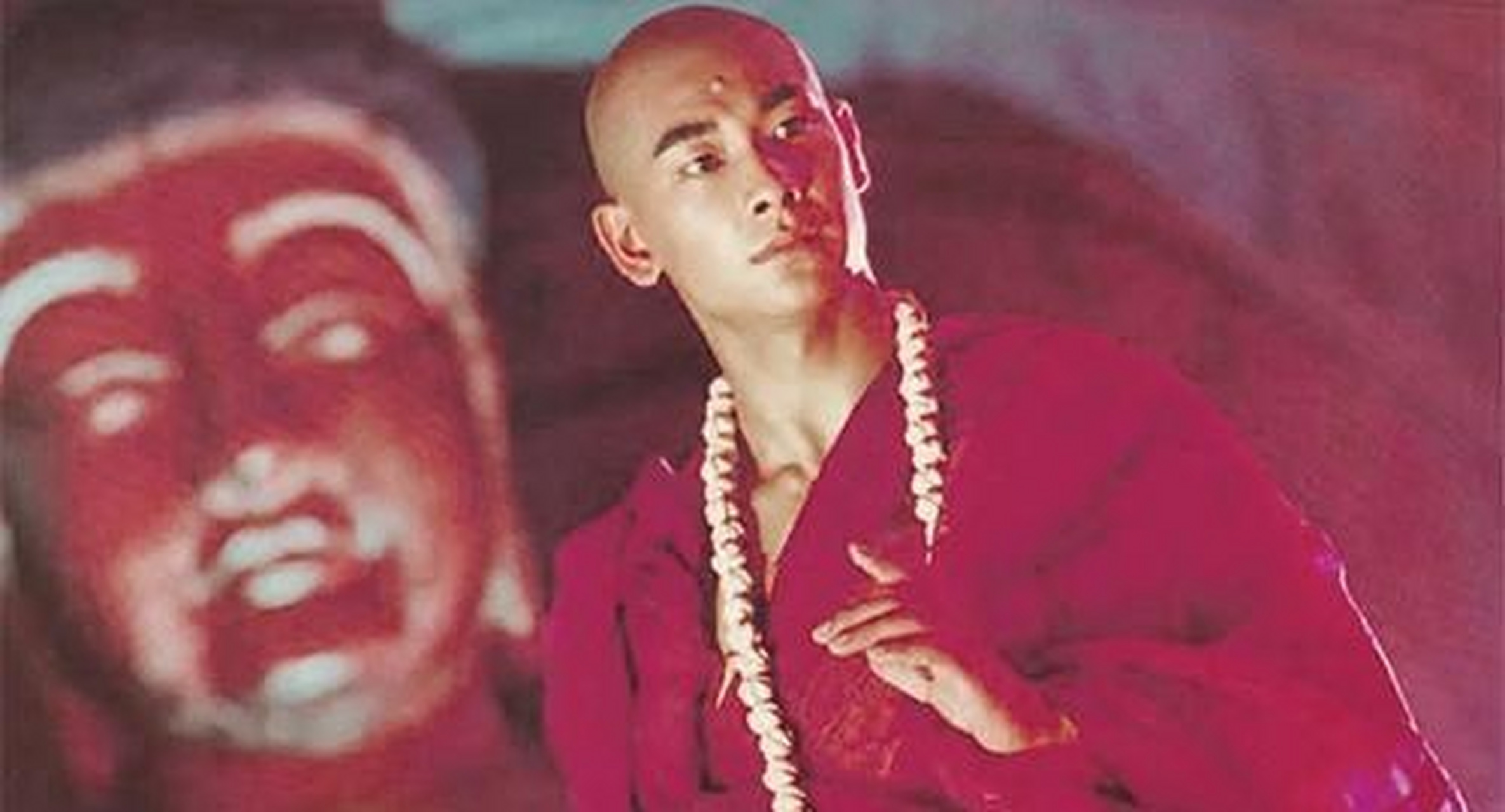 《青蛇》,赵文卓饰演的法海神采奕奕,其后背有霸气龙形纹身,这条龙是