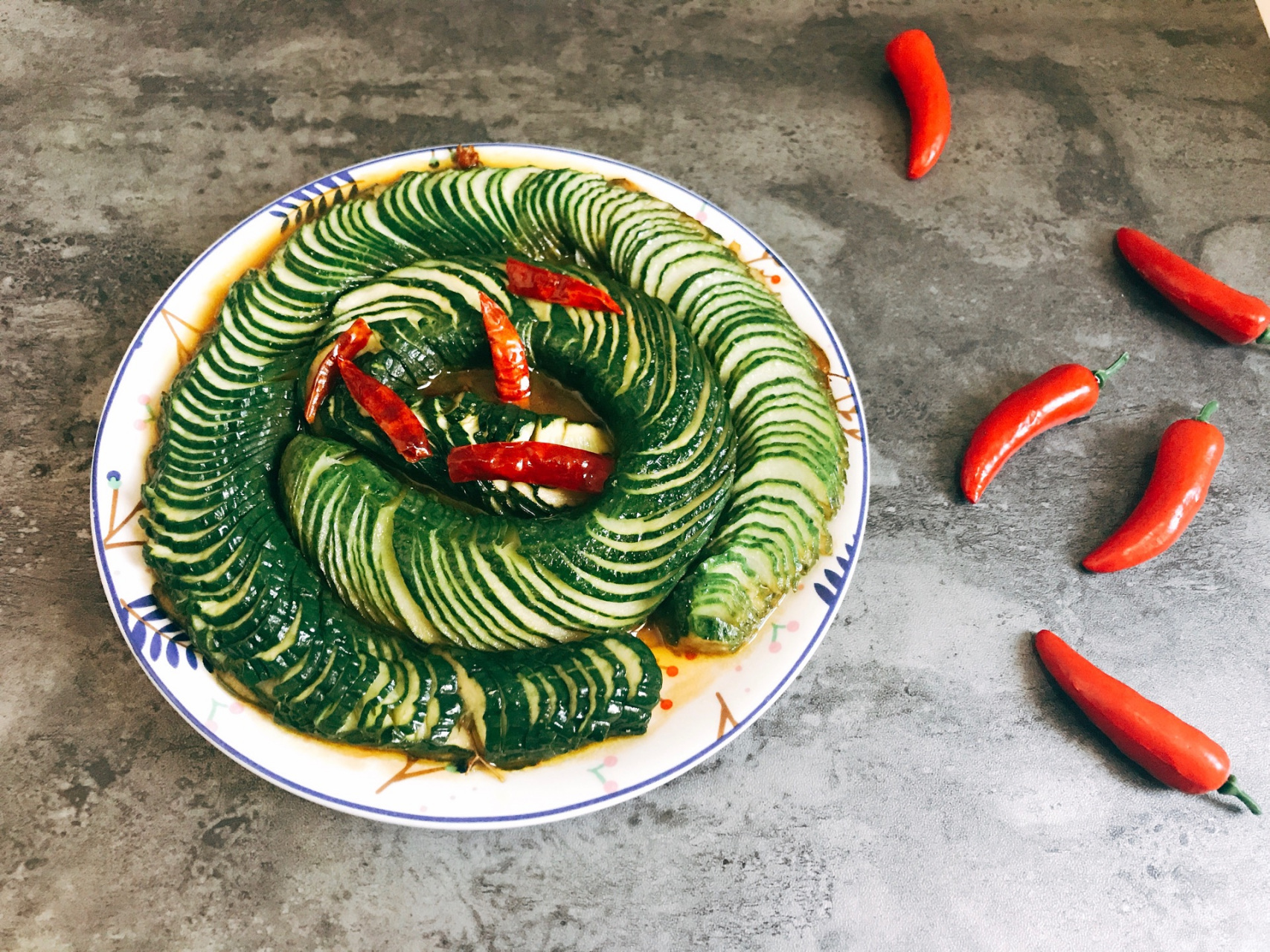 蓑衣黄瓜-夏日家常小菜 酸甜辣爽口开胃菜  做小菜各家有各家的口味