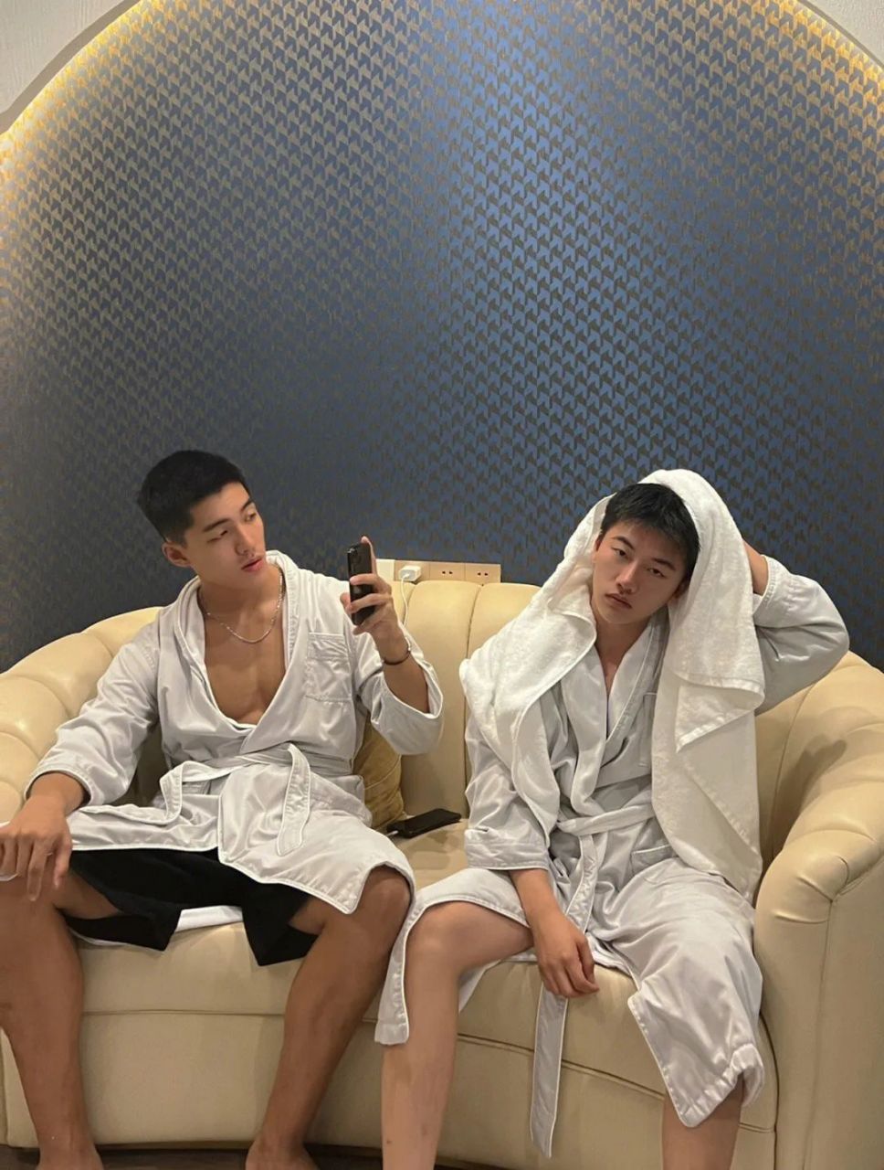 帅哥# #腹肌男孩