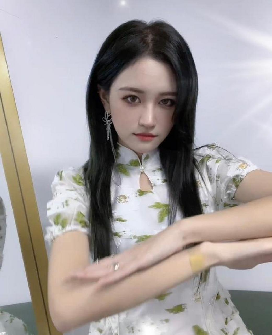 可爱美女艺人snh48-张昕迷人美照欣赏