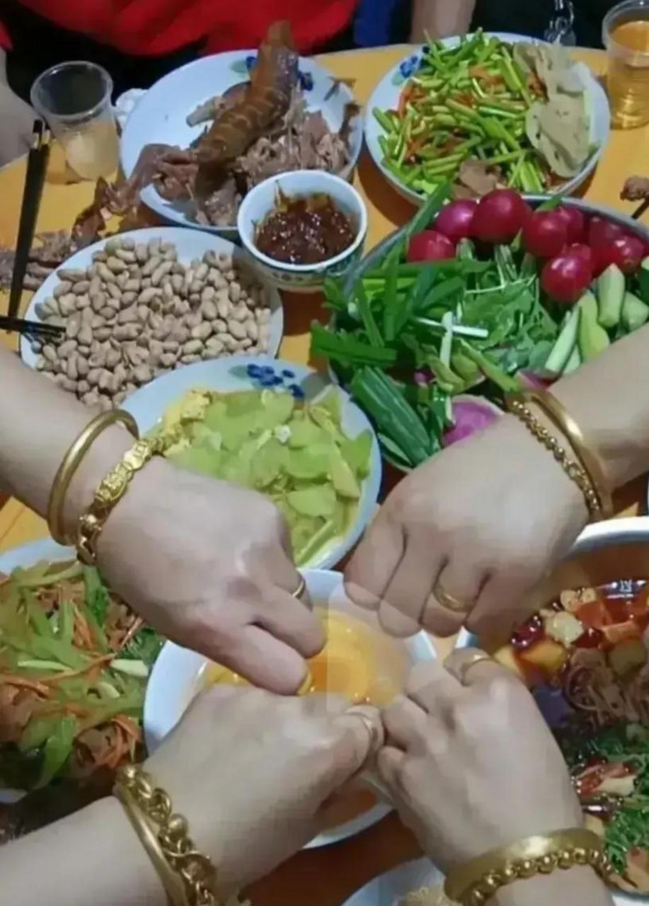 我现在害怕不带东西出去参加聚会 #搞笑趣味图