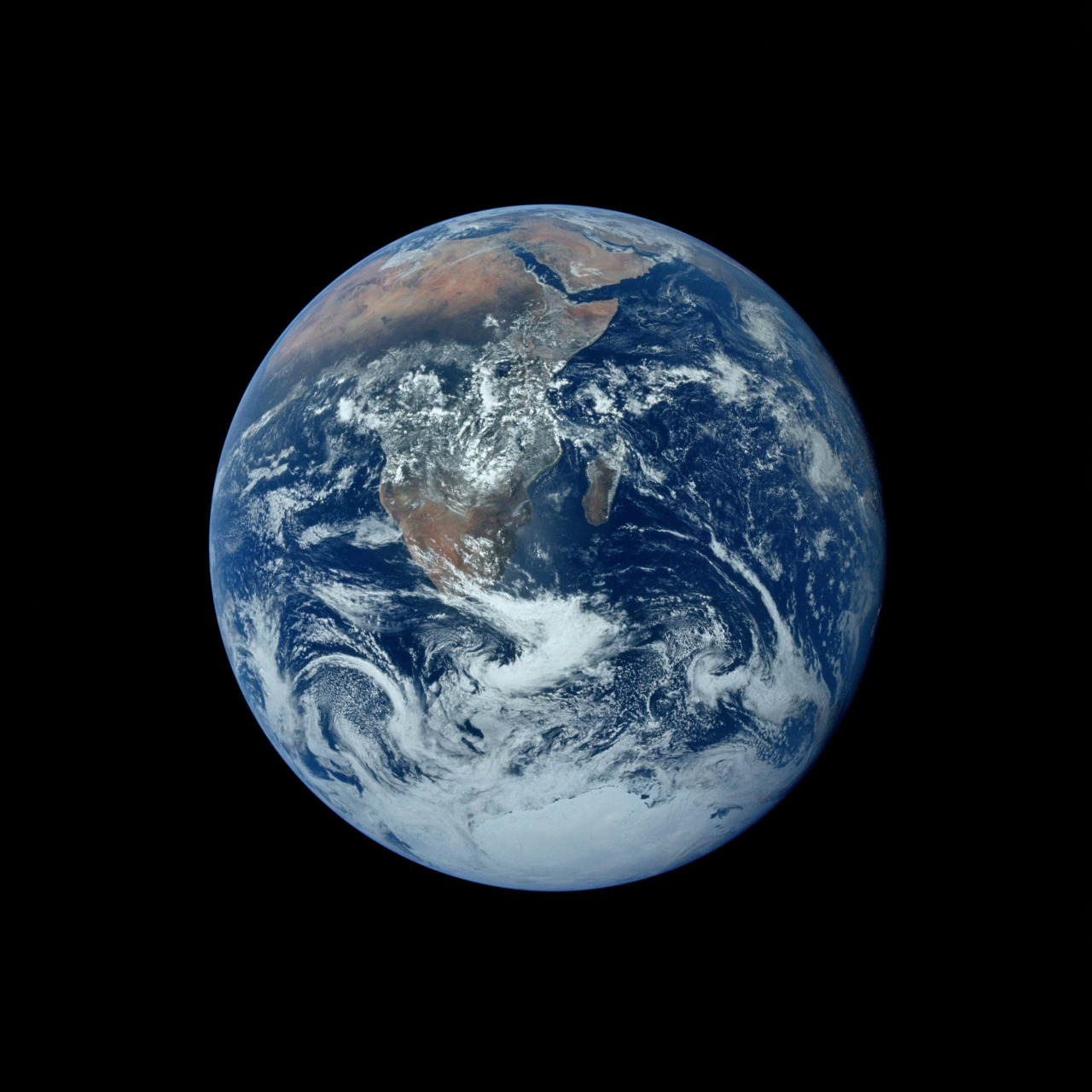 51年前的今天,阿波罗17号宇航员拍摄微信启动页画面:蓝色弹珠.