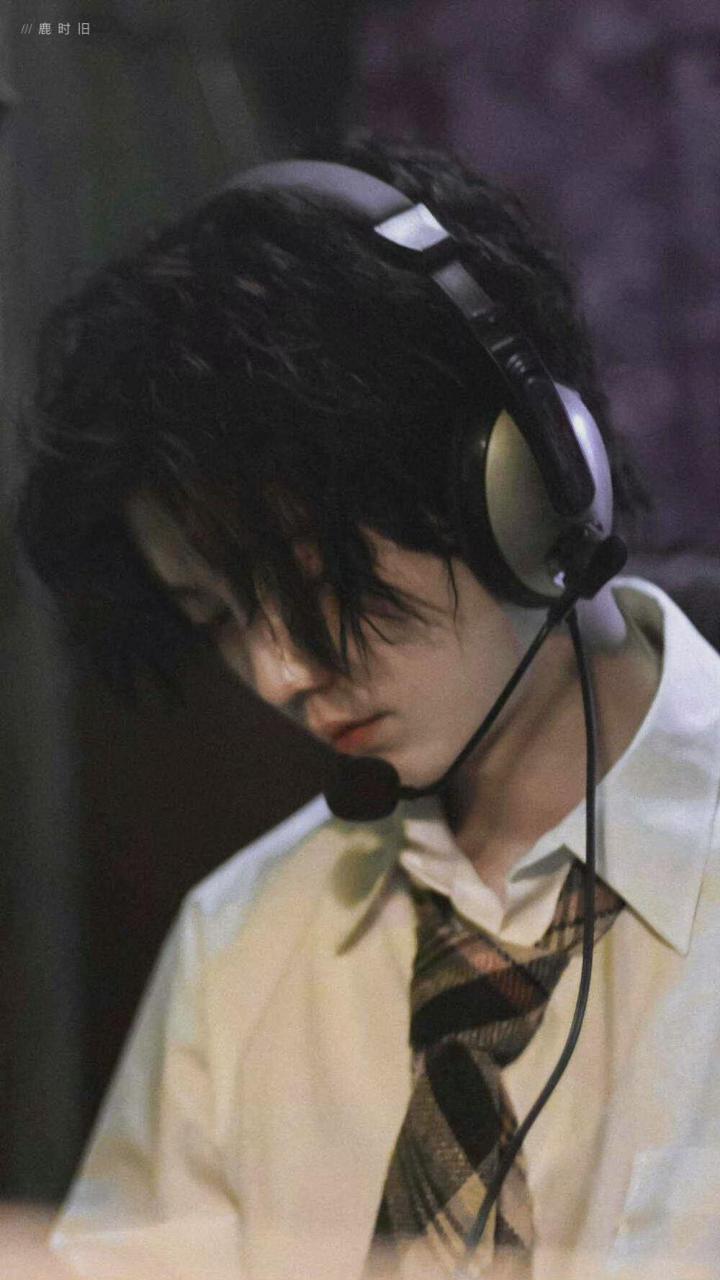 顾家,爱家的星盘配置  土星4宫,太阳,月亮巨蟹在4宫,顾家,爱家.