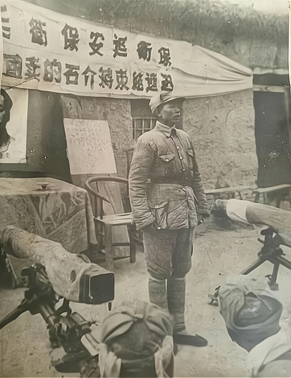 "1945年,邯郸战役中,被感化的国军战士王克勤,满眼都是轻蔑!