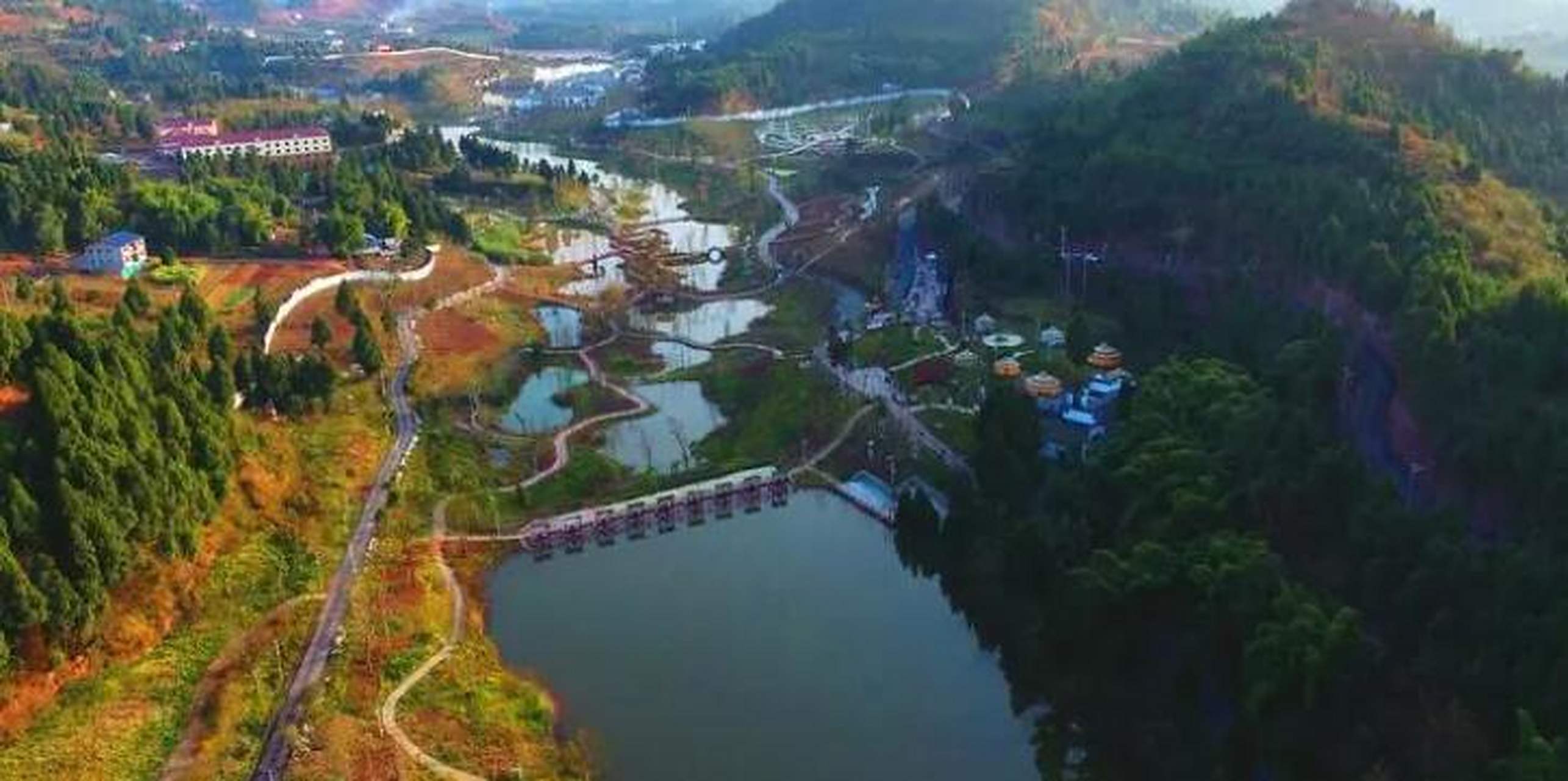 碧瑶湾是国家4a级旅游景区,位于渠县万寿乡灵感村,距离渠城13公里