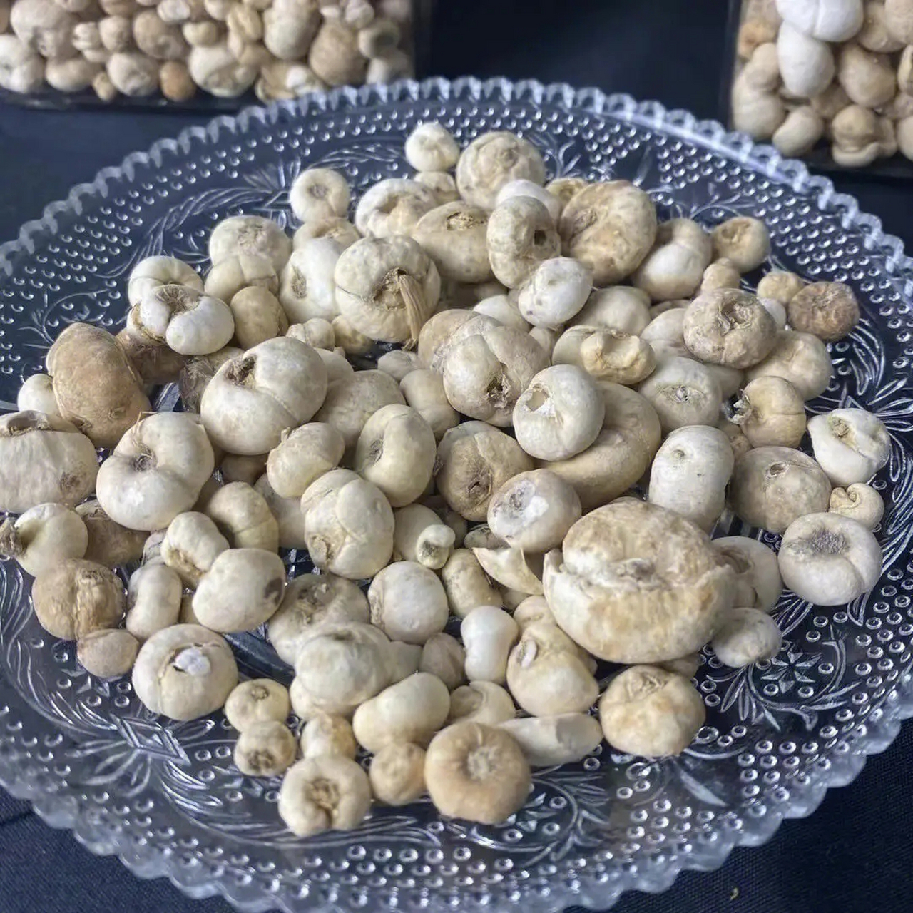 川贝百合猪肺汤,滋阴润肺,祛痰止咳  [组  成]  川贝母,百合,猪肺.