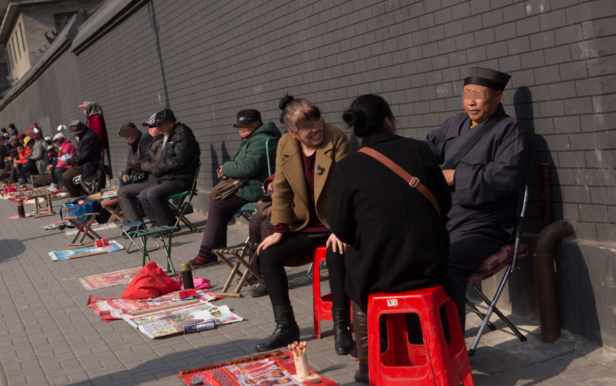 揭秘算命先生的心理战术  导语:在现代社会,仍然有很多人迷信算命