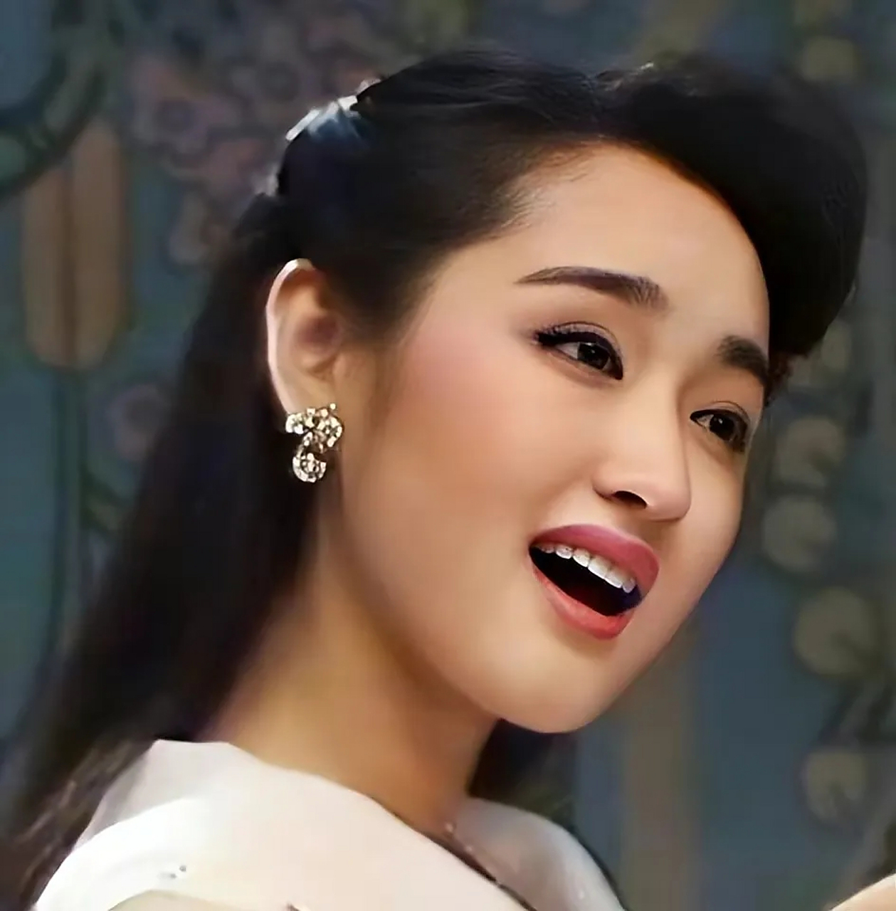 当年,杨钰莹在赖文峰的敞篷车里开心地畅想:"我要做一个优秀的家庭