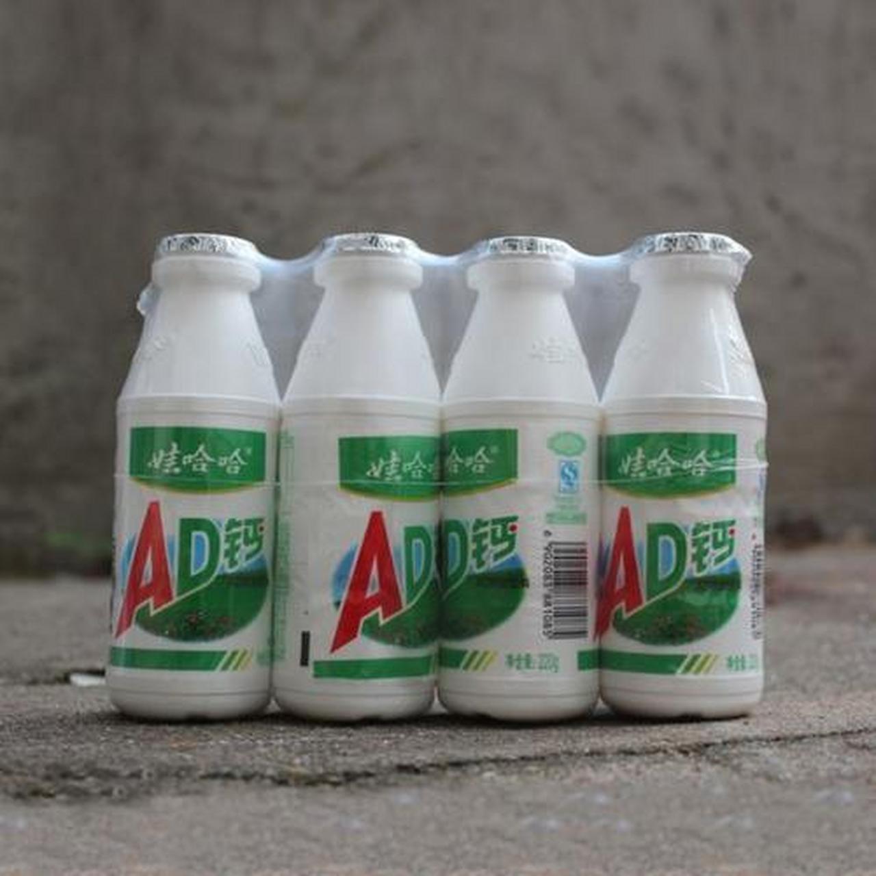 ad钙奶,以前叫娃哈哈带奶嘴的,第一次买的时候感觉挺贵的,现在每次去