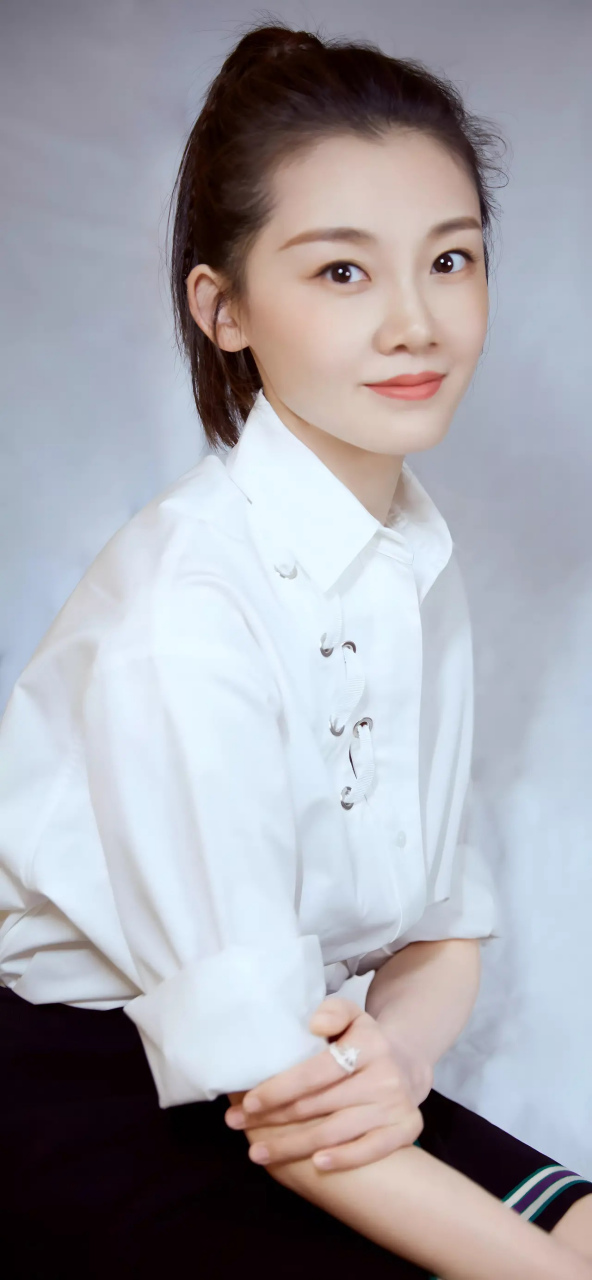 高清无水印壁纸:苗苗气质写真