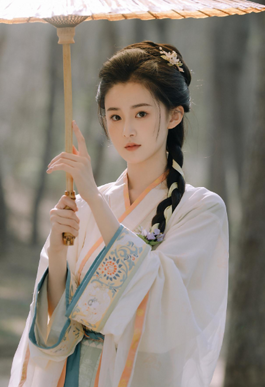 麻花辫汉服美女～邵雨柒