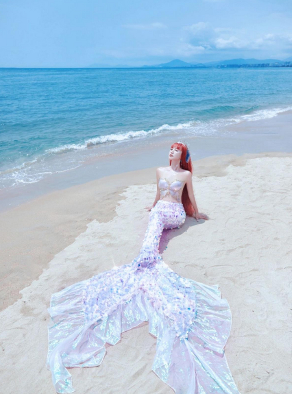 美人鱼 沙滩写真,尾巴是不是太大了?