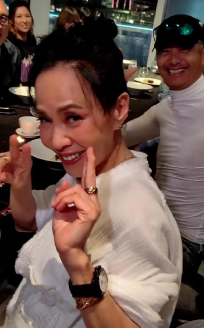 周润发68岁生日,老婆陈荟莲罕见露面!