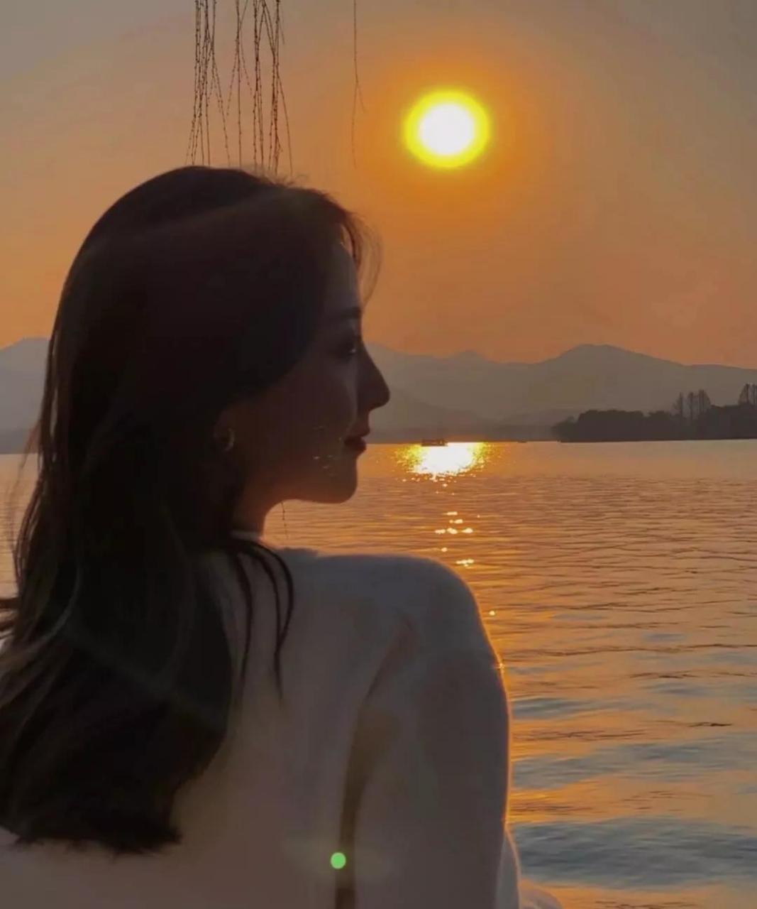适合女士做头像的晚霞壁纸