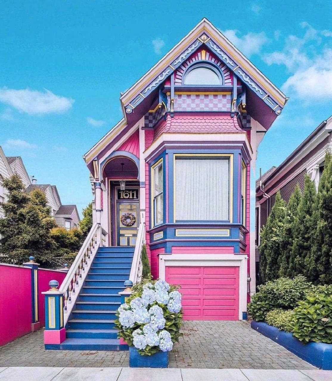 旧金山街边的马卡龙色建筑像极了童话小镇[睡觉] cr:zorymory