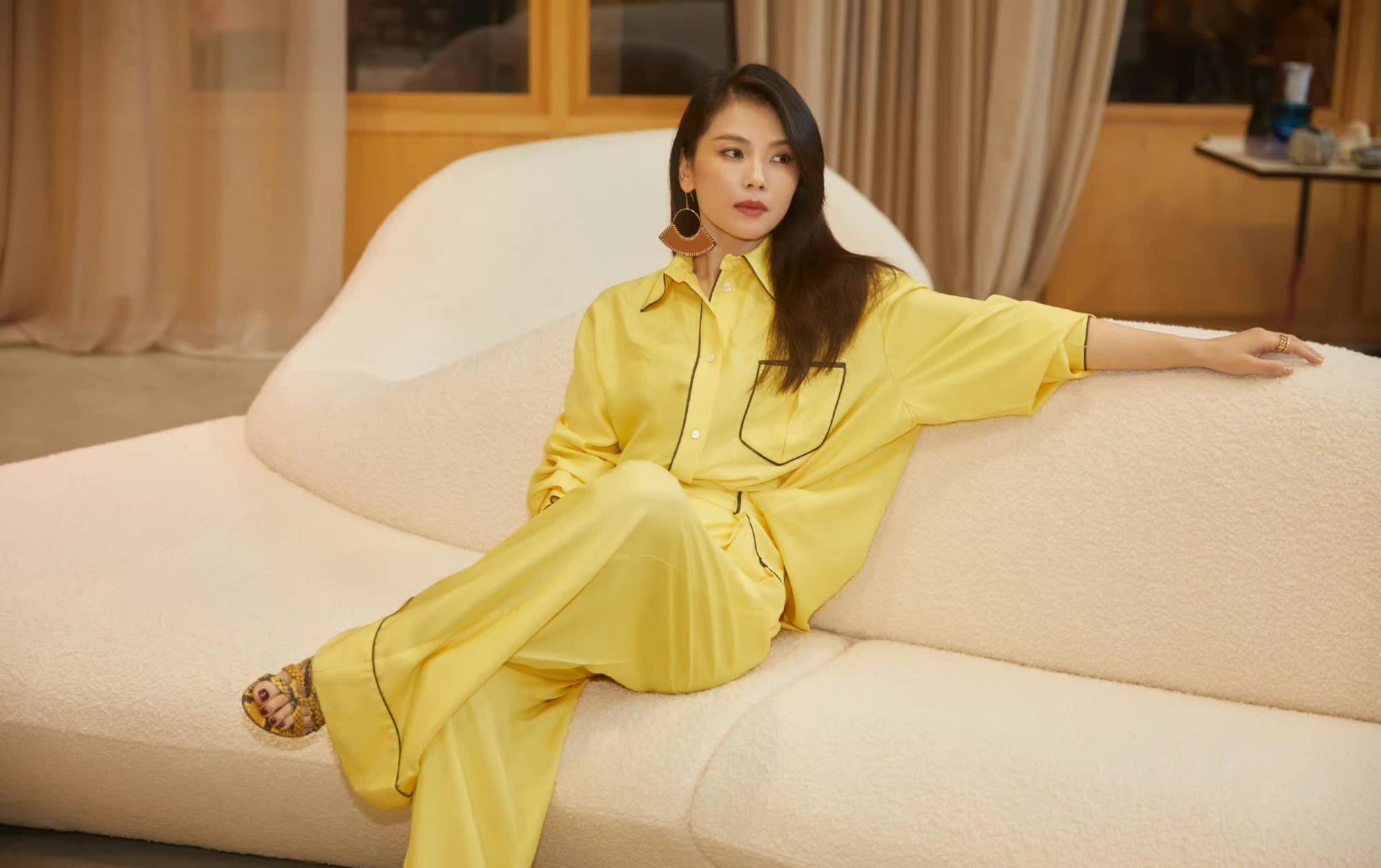 刘涛高跟凉鞋大长腿漂亮jio[尬笑]