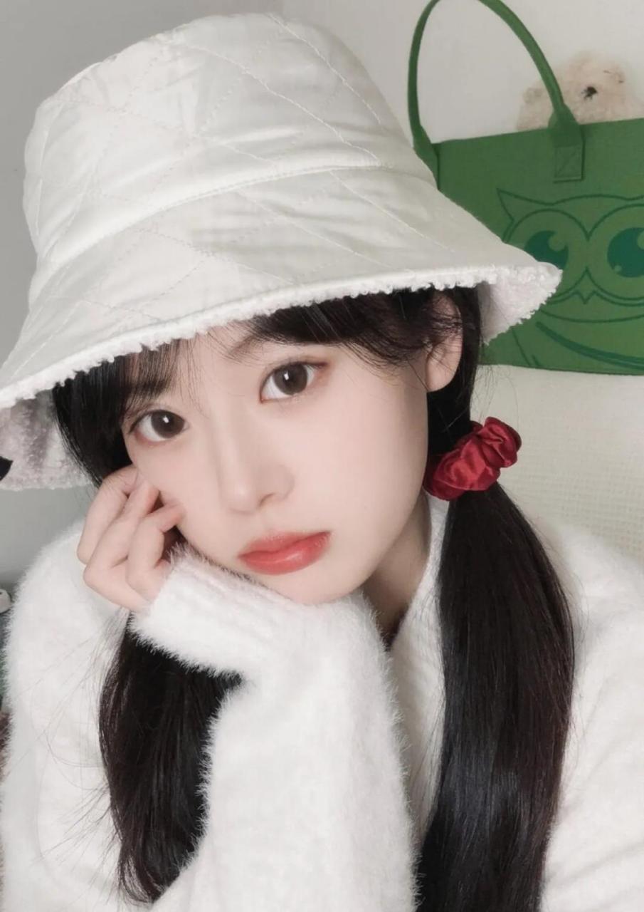 浓眉大眼,清纯萌妹子