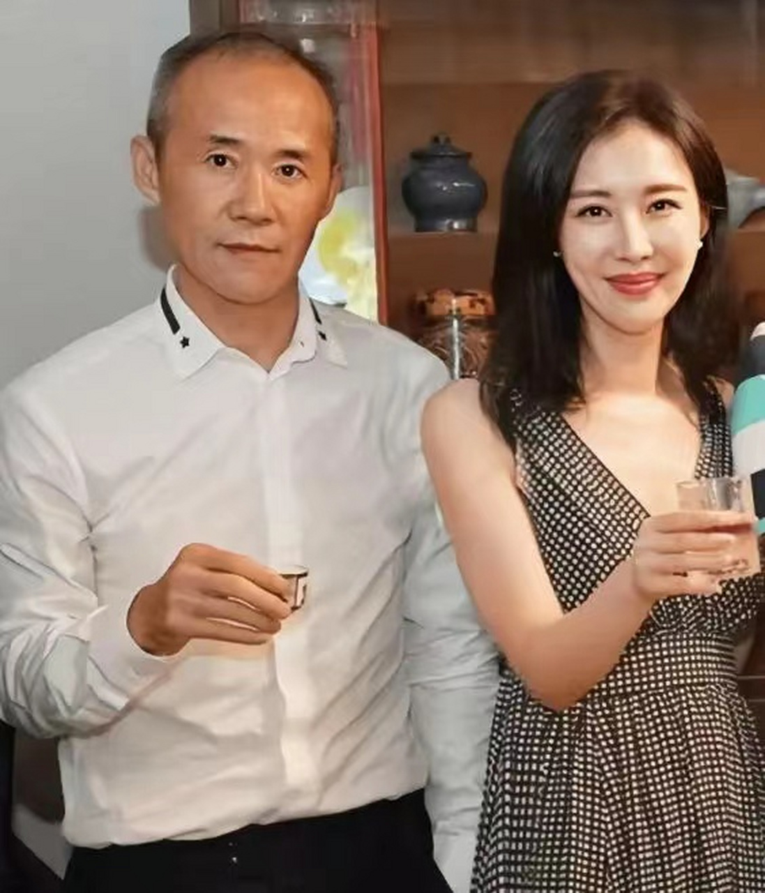 十八线小演员田朴珺是怎样打败原配嫁给王石的?曾坦言:只看颜值不看钱