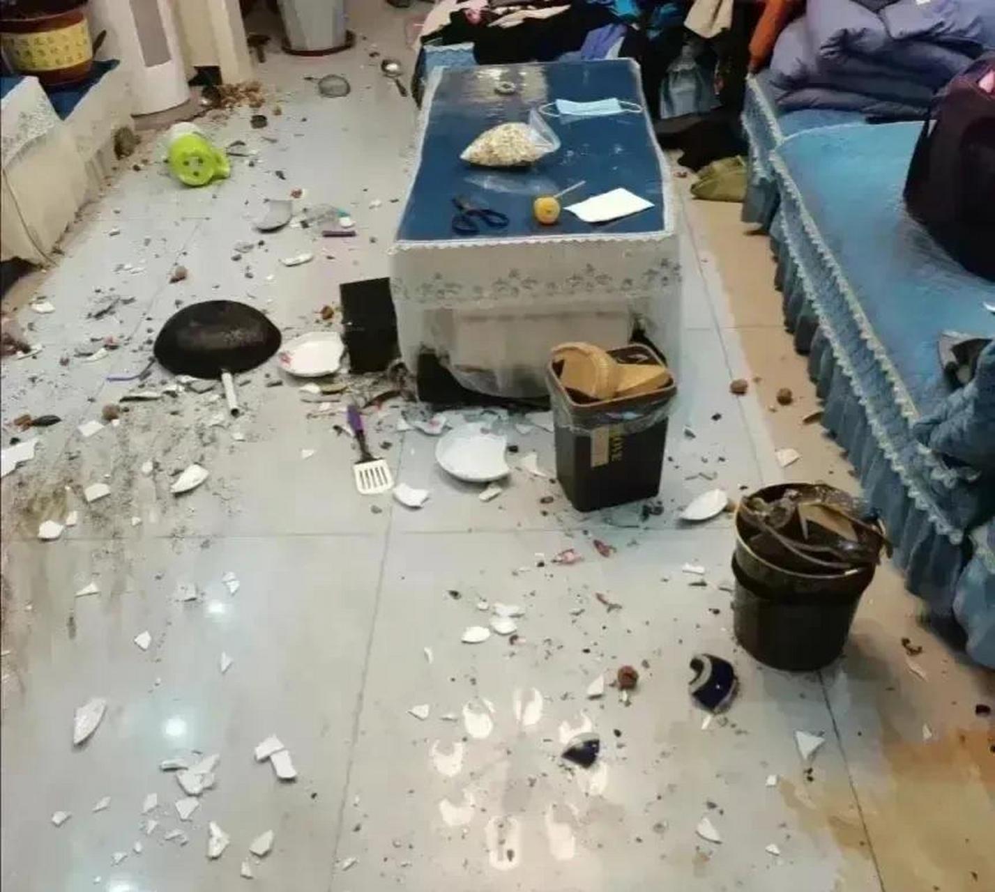 一吵架就发脾气摔东西的男人怎么破?