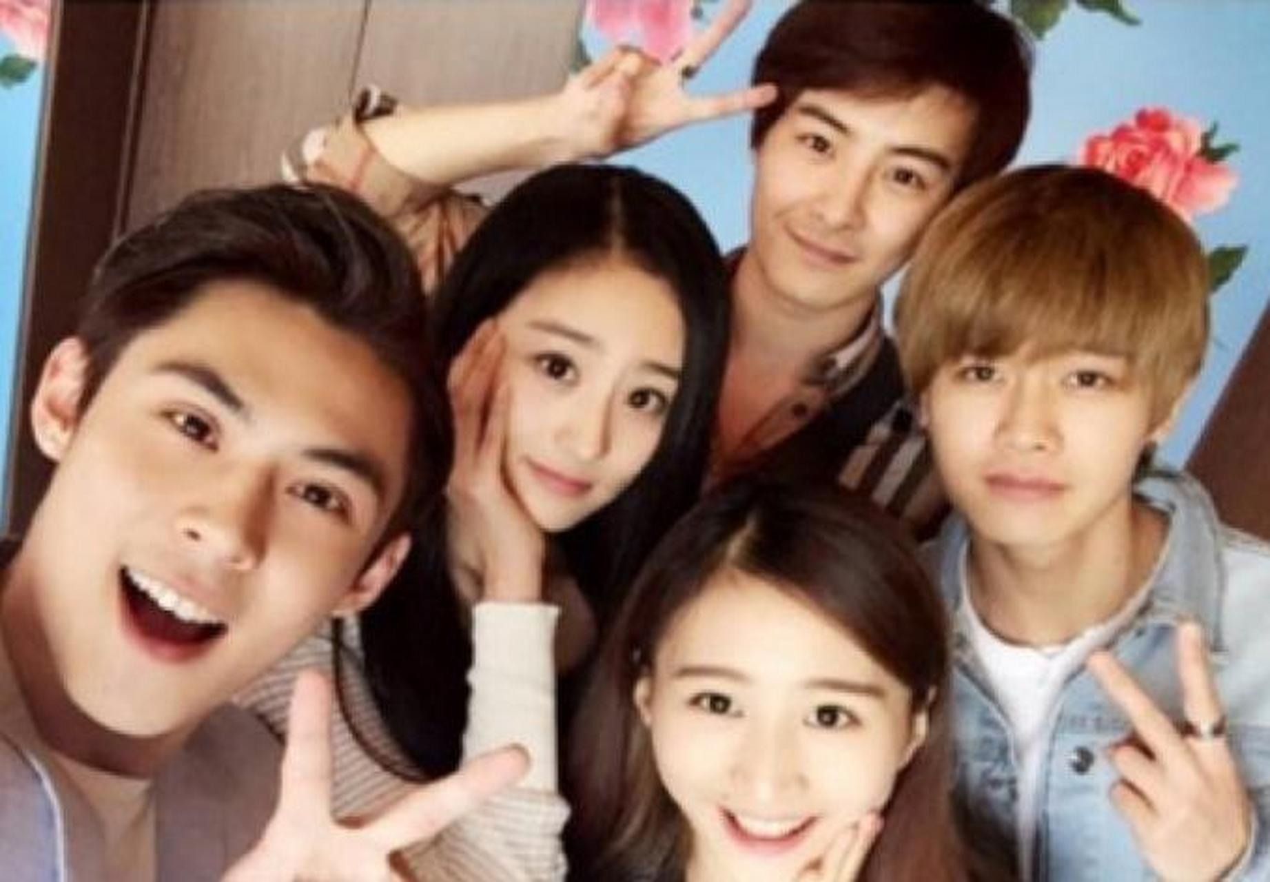 特别是任嘉伦三观非常正确,对待自己的另一半非常专注!