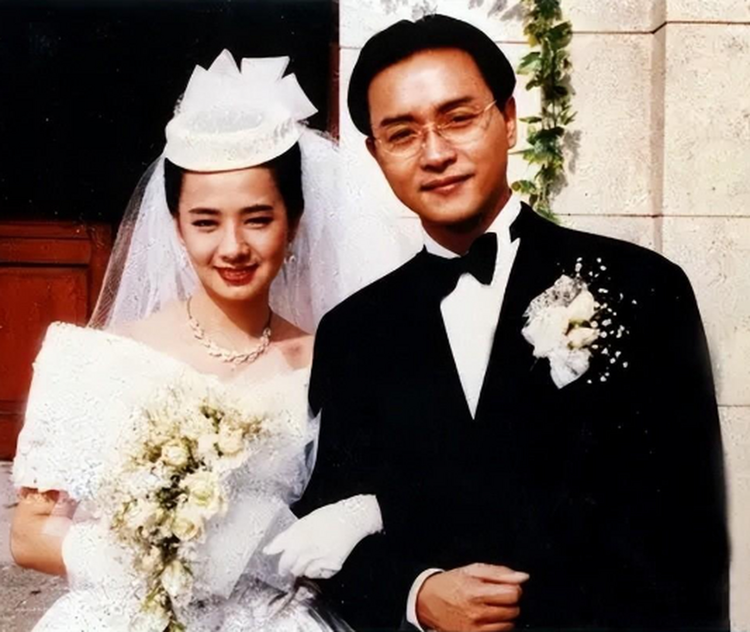 时间真是过得太快了,不知不觉间,哥哥张国荣已经离世20年了.