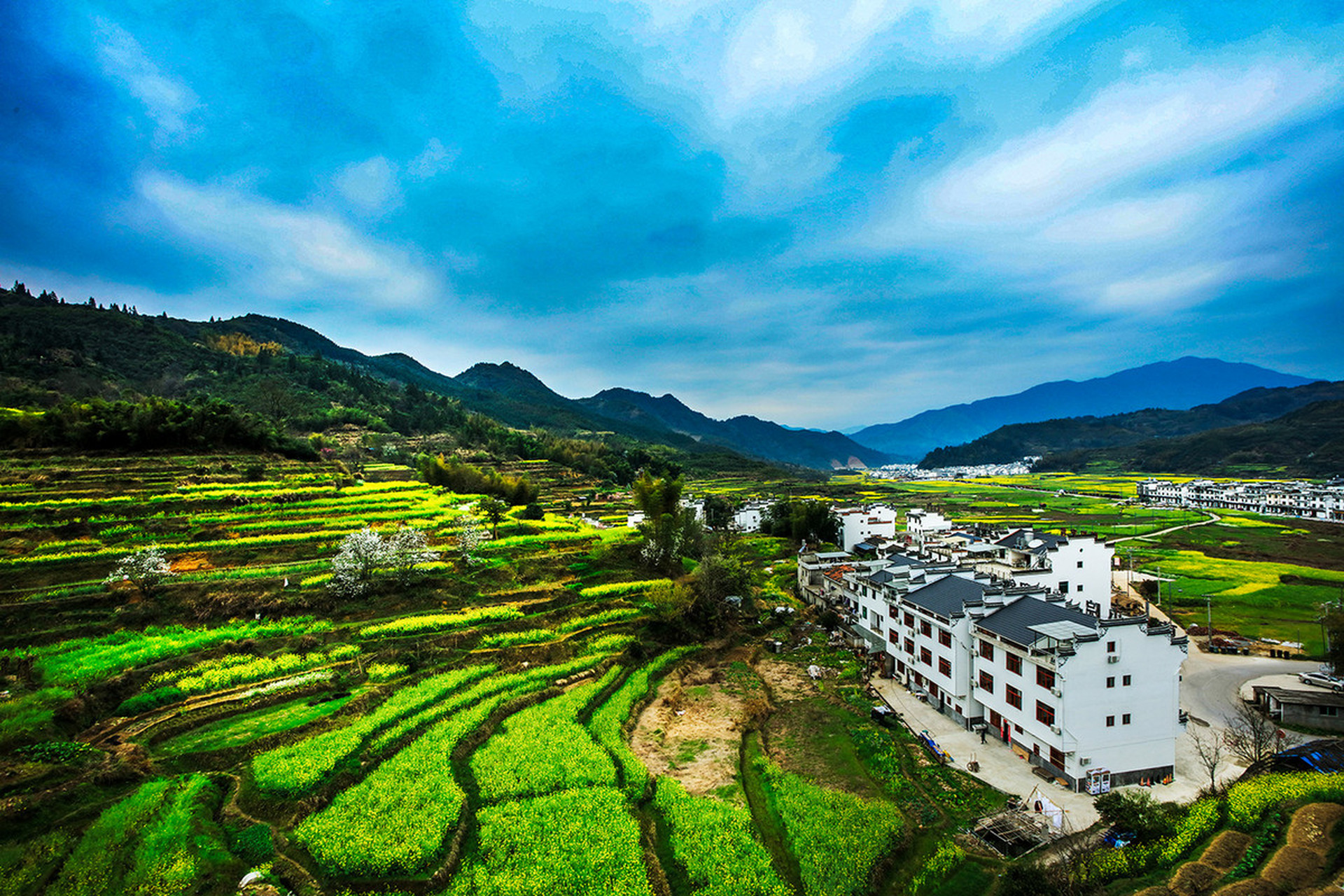 栗木坑村位于上饶婺源江湾镇,是一个非常静谧祥和的村落.